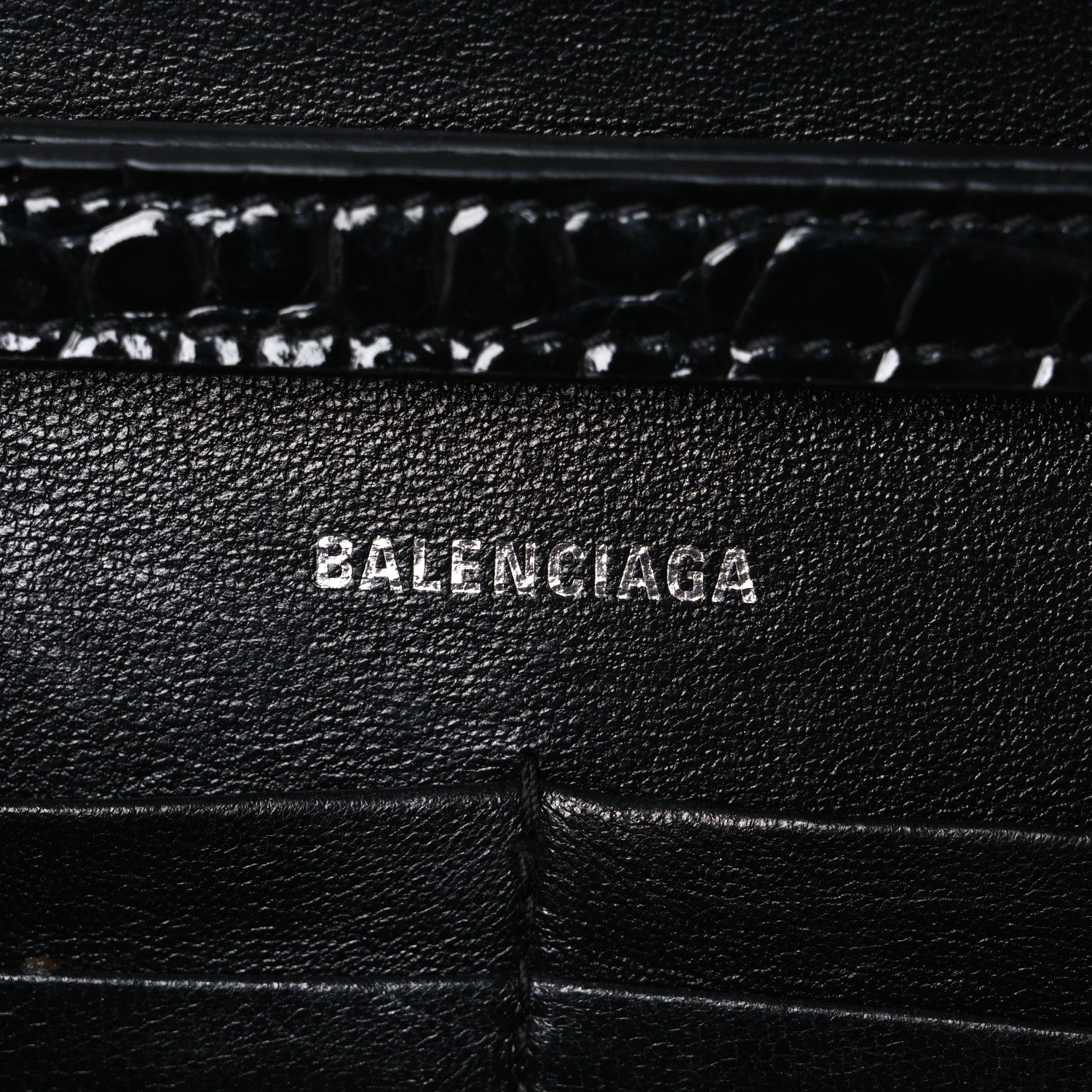 Shiny Calfskin Monochrome Crocodile Embossed Hourglass Chain Bag Black