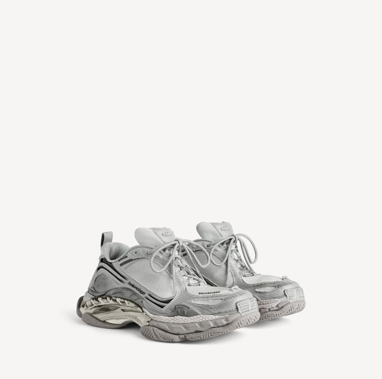 BALENCiAGA Triple S.2